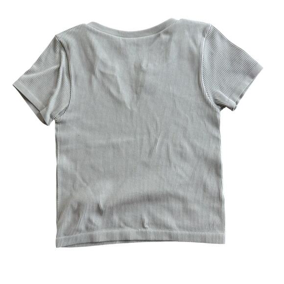 New ELODIE Sage Green Short Sleeve Notch V-Neck Ribbed Stretch Knit Top Sz M / L - Picture 6 of 8